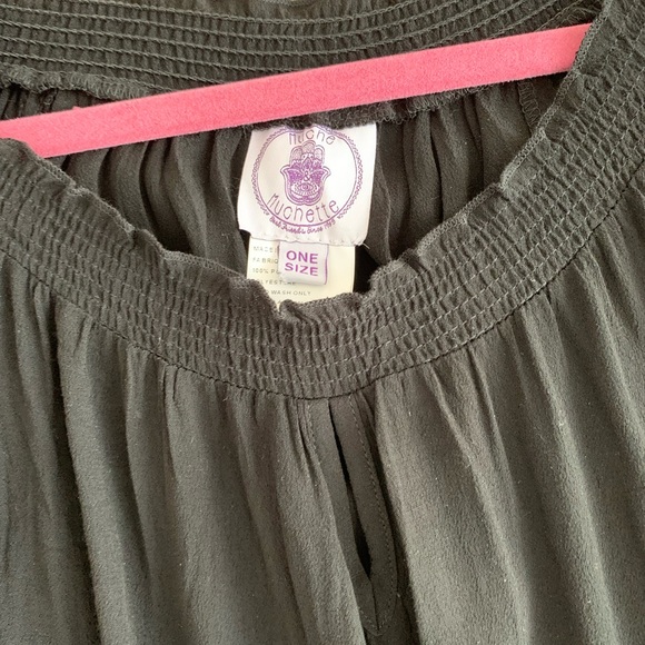 On or off the shoulders - Picture 4 of 4